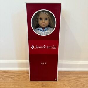 American Girl Doll - Julie + Christmas Outfit